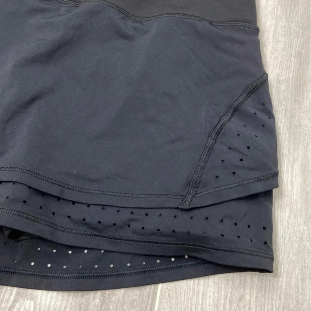 Athleta XS black lasercut Skort  ex condition - Picture 3 of 10